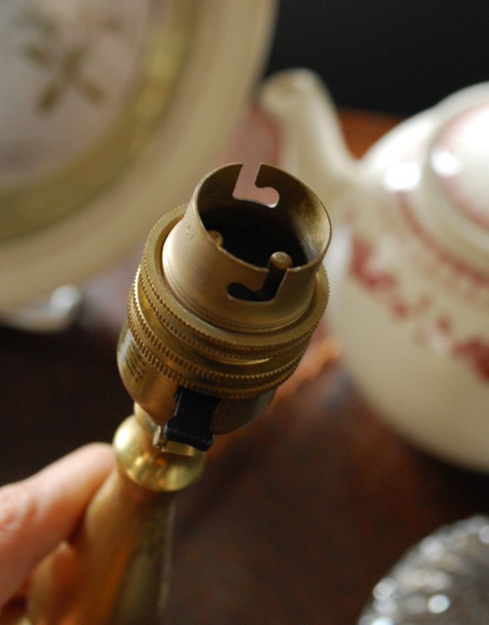 スタンドライト 照明・ライティング お洒落なアンティークの英国照明、テーブルランプ(シェード付き)。しっかりオーバーホウルをしたので、ご安心下さい。(k-1565-z)