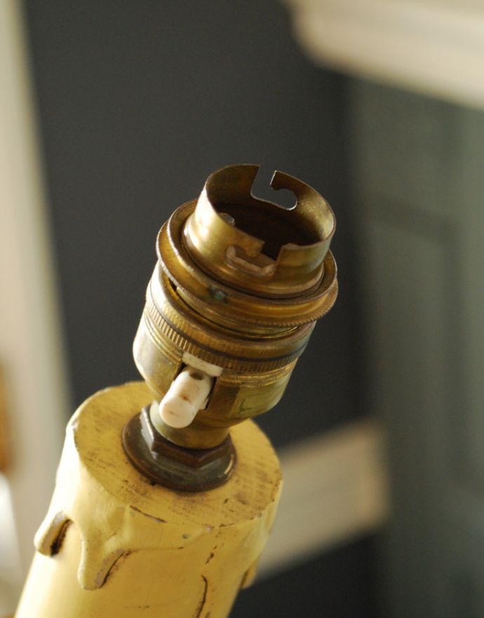 スタンドライト 照明・ライティング お洒落なアンティークの英国照明テーブルランプ新しいシェード付き。しっかりオーバーホウルをしたので、ご安心下さい。(k-1568-z)