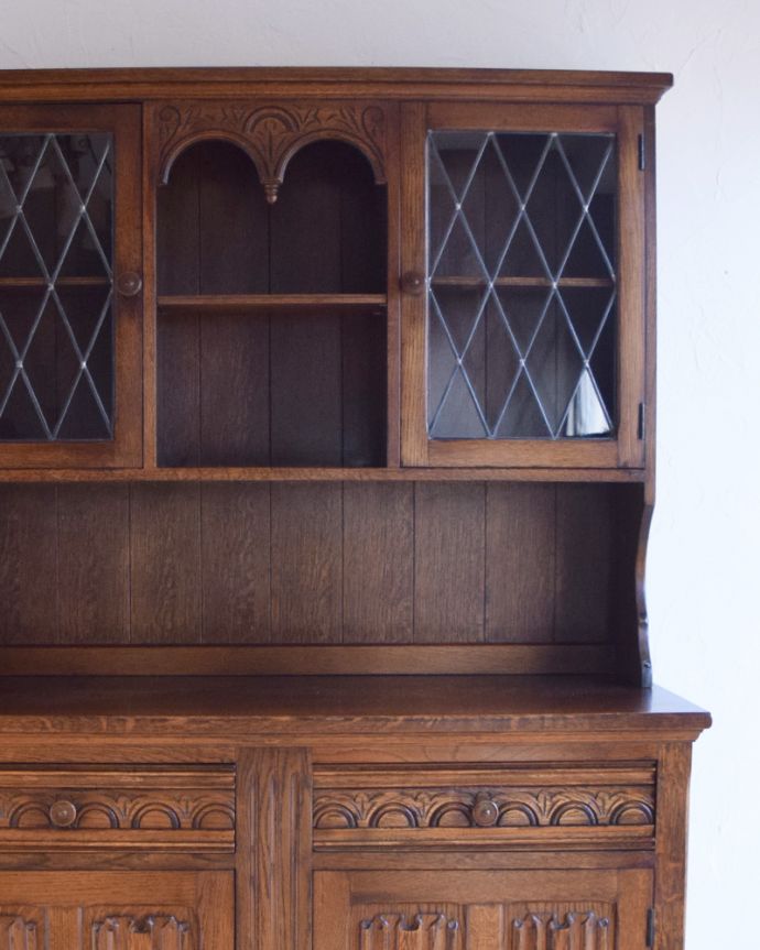 アンティークのキャビネット アンティーク家具 英国生まれのアンティーク家具、上品なドレッサー(カップボード)。どこからみても美しいカップボード。(k-1569-f)