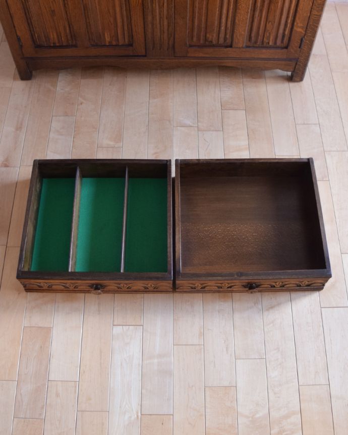 アンティークのキャビネット アンティーク家具 英国生まれのアンティーク家具、上品なドレッサー(カップボード)。引き出しがあるのでタオル類や細かいものも片付きます。(k-1569-f)