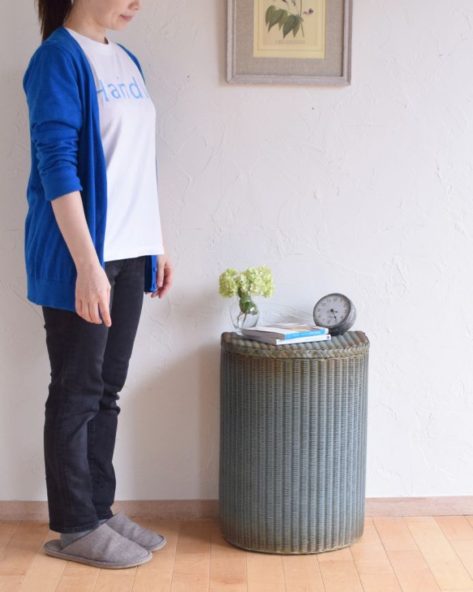 ロイドルーム　アンティーク家具　LLOYD LOOMのアンティーク家具、ハーフムーン型のランドリーボックス。場所もとらないので、お部屋の空いたスペースに置いてみて下さい。(k-1570-f)