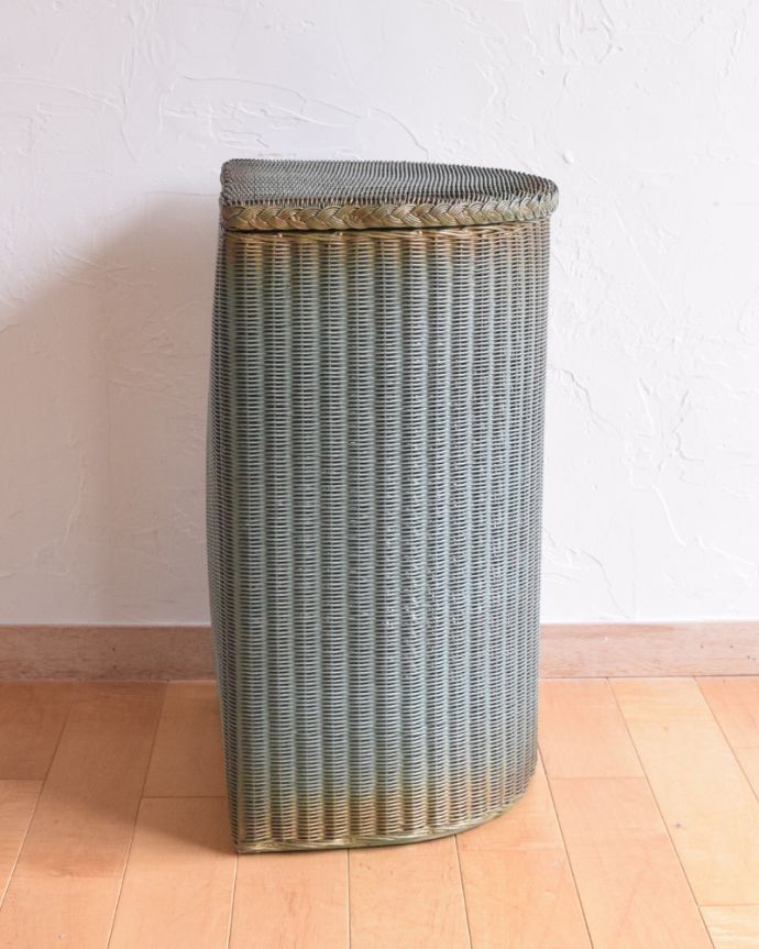 ロイドルーム　アンティーク家具　LLOYD LOOMのアンティーク家具、ハーフムーン型のランドリーボックス。サイドはこんな感じです。(k-1570-f)