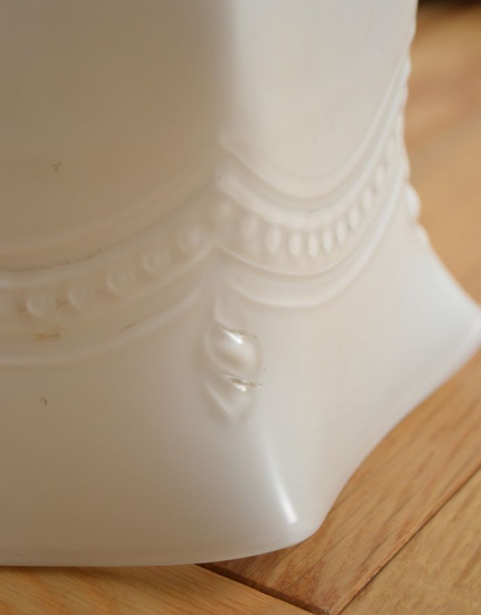 ペンダントライト 照明・ライティング 美しい模様を描いたドレッシーなアンティーク天井付け照明(ペンダントライト)。ガラスがプクッとしていて、それがキラッと輝くのがとっても素敵です。(k-1570-z)