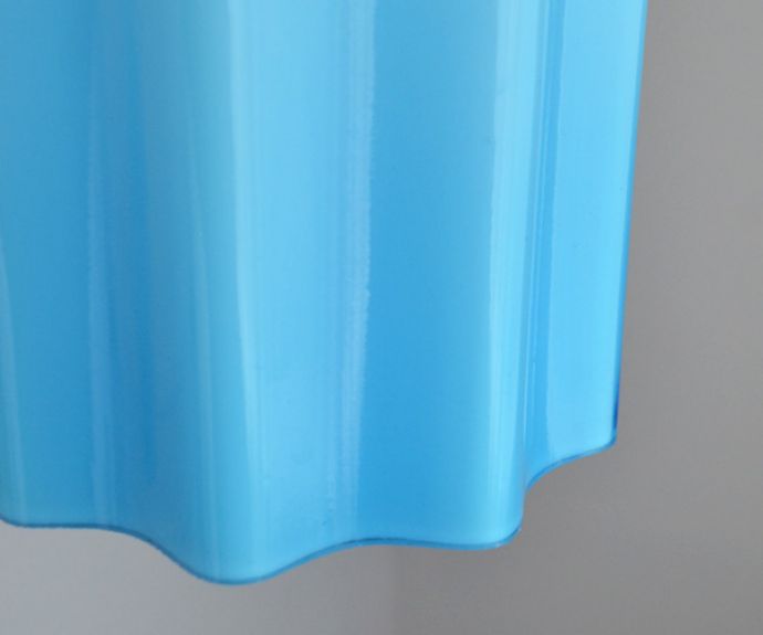 ペンダントライト 照明・ライティング 清々しいブルーカラーのアンティーク天井付け照明(ペンダントライト)。シェードは、アンティークのため、誤差があったり、キズ、汚れが入っている場合もあります。(k-1571-z)