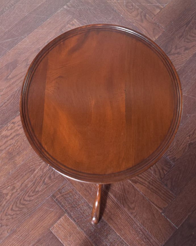 ロイドテーブル アンティーク家具 英国アンティーク家具、コンパクトなオケージョナルテーブル(ティーテーブル)。木目もキレイです。(k-1577-f)