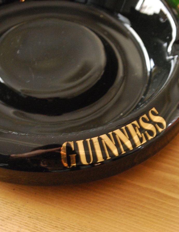 テーブルウェア(食器)　アンティーク雑貨　イギリスアンティーク雑貨、ギネスのアッシュトレイ（GUINNESS）。アンティークのため、多少の汚れ・傷がある場合がありますが、使用上問題はありませんので、ご了承下さい。(k-1577-z)