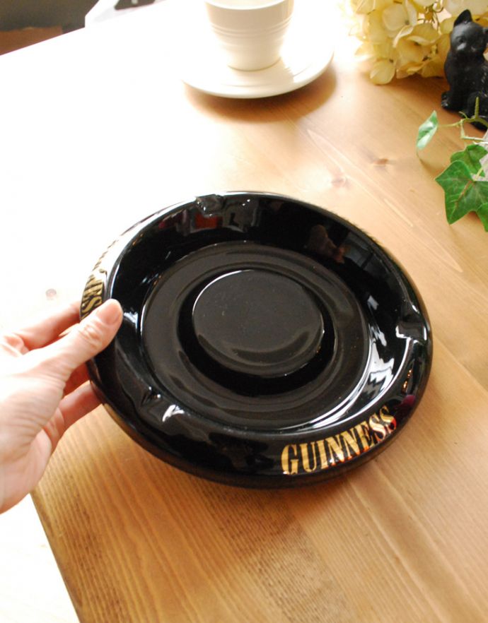 テーブルウェア(食器)　アンティーク雑貨　イギリスアンティーク雑貨、ギネスのアッシュトレイ（GUINNESS）。ショップやレストランでの喫煙ルームにも人気です。(k-1577-z)