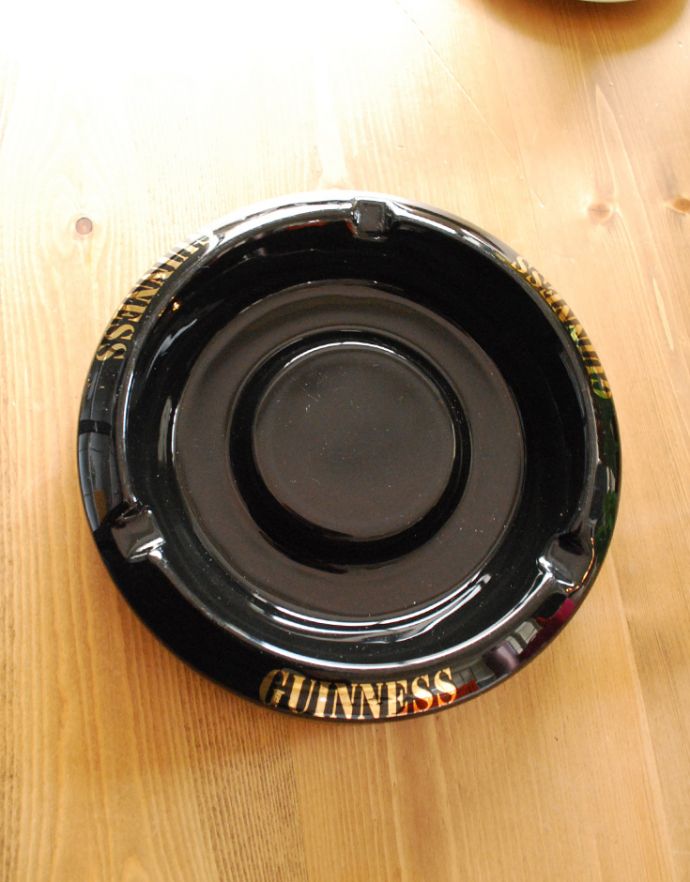 テーブルウェア(食器)　アンティーク雑貨　イギリスアンティーク雑貨、ギネスのアッシュトレイ（GUINNESS）。たっぷり置けるサイズなので、書斎に置いて小物入れにもいかがでしょう？。(k-1577-z)