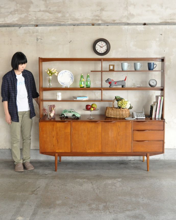 G-PLAN(Gプラン) アンティーク家具 本棚や飾り棚に使えるヴィンテージ家具、G-PLANのディバイダー (サイドボード)。リビングの電話台にもオススメです。(k-1585-f)