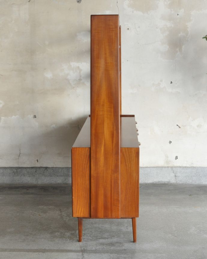 G-PLAN(Gプラン) アンティーク家具 本棚や飾り棚に使えるヴィンテージ家具、G-PLANのディバイダー (サイドボード)。サイドから見てもキレイな状態です。(k-1585-f)