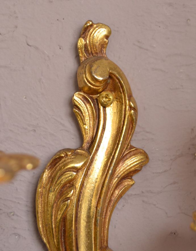 壁付けブラケット　照明・ライティング　フランスから届いた、アンティーク壁付け照明、２灯タイプのウォールランプ（Ｅ17シャンデリア球付）。ビス用の穴は上下２箇所あります。(k-1591-z)