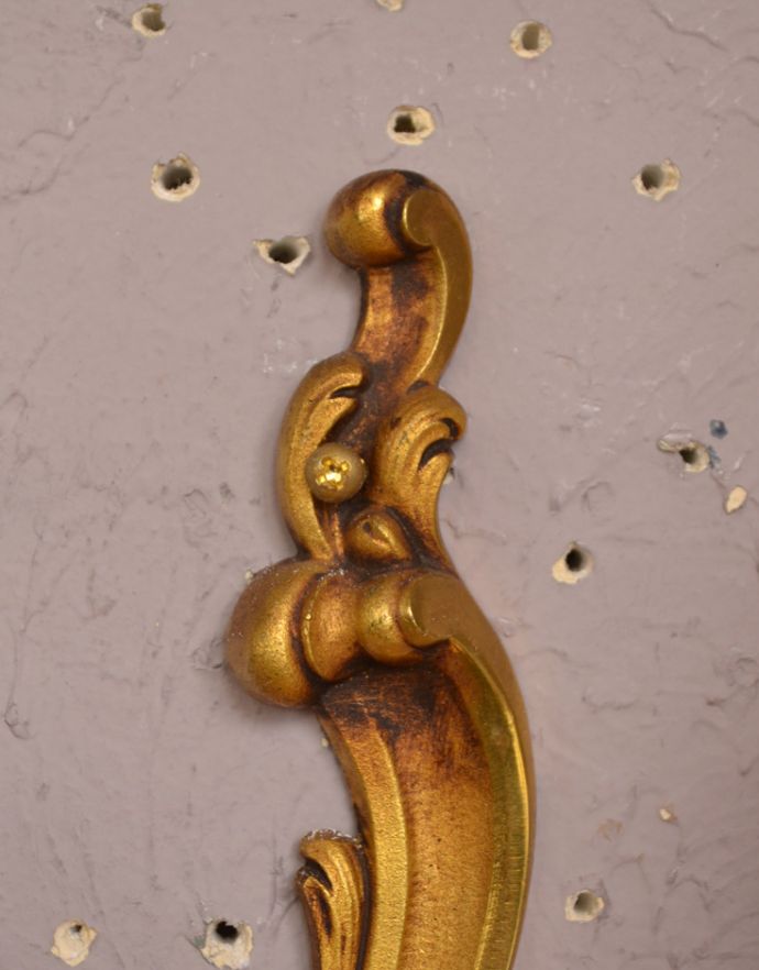 壁付けブラケット　照明・ライティング　フランス便で到着、アンティーク壁付け照明、真鍮製２灯タイプのウォールランプ（Ｅ17シャンデリア球付）。ビス用の穴は上下２箇所あります。(k-1592-z)