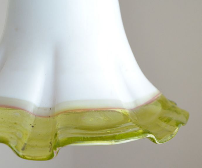 ペンダントライト　照明・ライティング　内側から見ると･･･！シルエットが可愛いアンティークペンダントライト（コード・シャンデリア球・ギャラリーなし）。シェードは、アンティークのため、誤差があったり、キズ、汚れが入っている場合もあります。(k-1594-z)