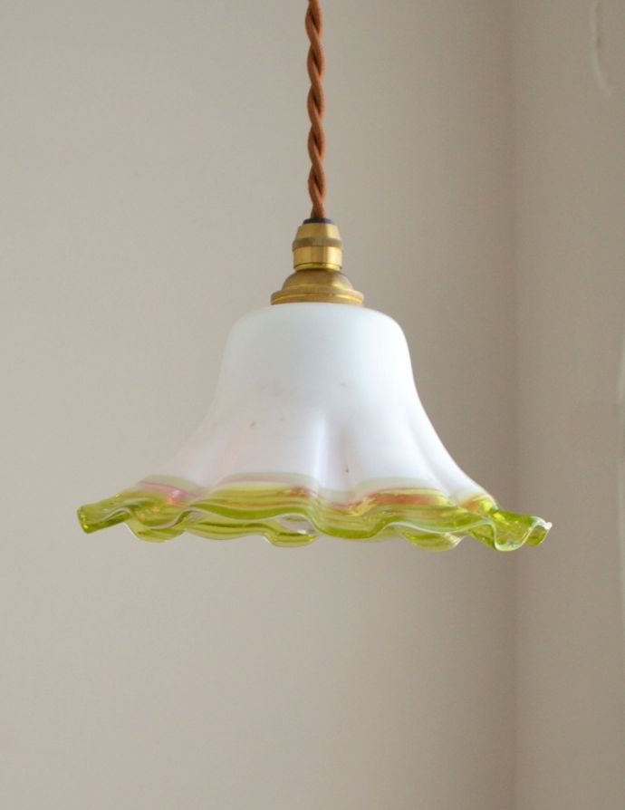 ペンダントライト　照明・ライティング　内側から見ると･･･！シルエットが可愛いアンティークペンダントライト（コード・シャンデリア球・ギャラリーなし）。【 シェードのサイズ 】直15.5×高さ8cmコードは50、80cm以外にも、ご希望の長さで加工してお届けします。(k-1594-z)