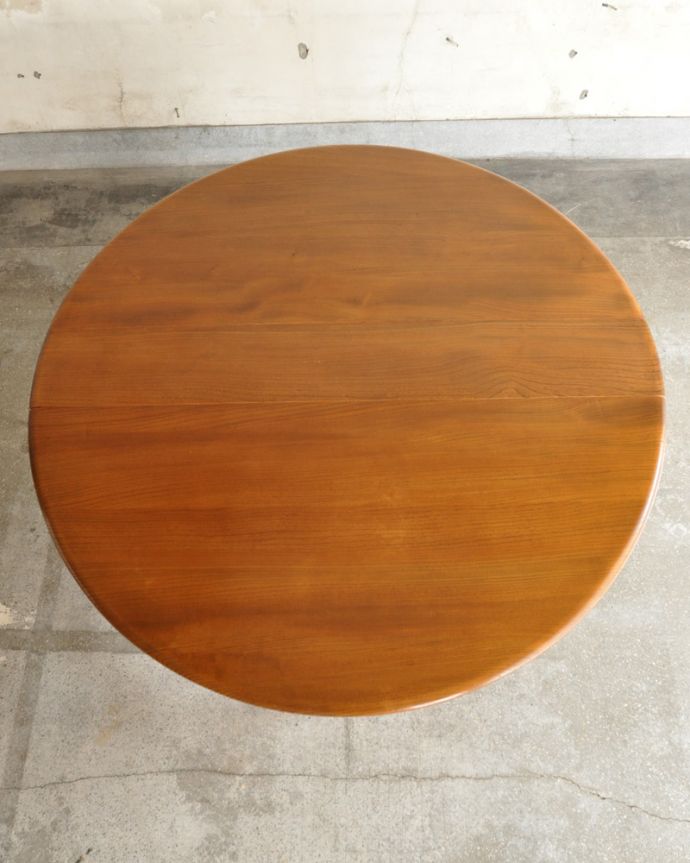 アーコールの家具 アンティーク家具 老舗家具メーカーアーコール社のアンティーク ダイニングテーブル(伸張式)。天板です。(k-1595-f)