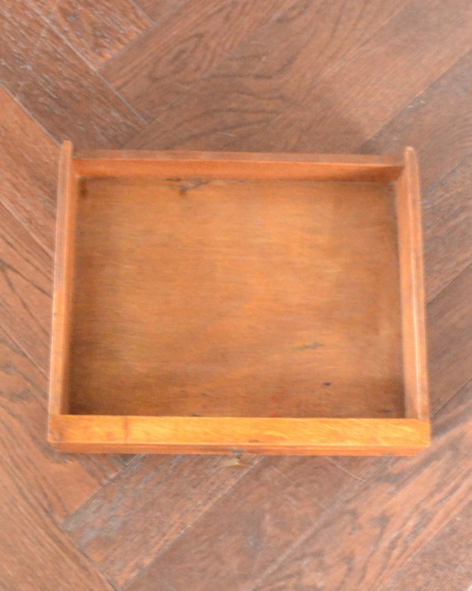 アンティークのキャビネット　アンティーク家具　フランスのアンティーク家具、大理石天板のベッドサイドカップボード。細々したものをしまうのに便利な引き出し。(k-1600-f)