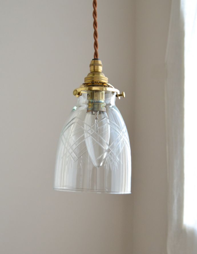 ペンダントライト　照明・ライティング　和テイストのアンティーク照明、クリアガラスのペンダントライト（コード・シャンデリア電球・ギャラリーA付き） 。シンプルなガラスシェードがお部屋を引き立たせます。(k-1604-z)