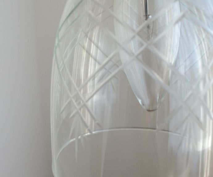 ペンダントライト　照明・ライティング　和テイストのアンティーク照明、クリアガラスのペンダントライト（コード・シャンデリア電球・ギャラリーA付き） 。シェードは、アンティークのため、誤差があったり、キズ、汚れが入っている場合もあります。(k-1604-z)