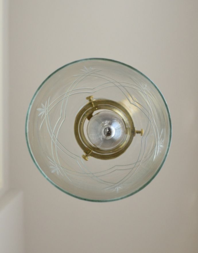 ペンダントライト　照明・ライティング　和テイストのアンティーク照明、クリアガラスのペンダントライト（コード・シャンデリア電球・ギャラリーA付き） 。下から見るとこんな感じです。(k-1604-z)