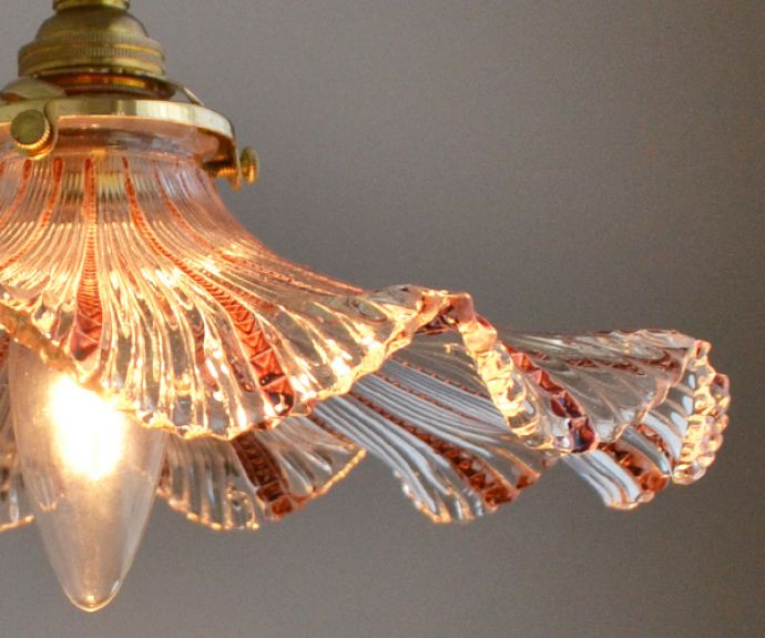 ペンダントライト　照明・ライティング　フランス輸入のアンティーク照明、美しいペンダントライト。シェードから漏れる光に癒されます。(k-1605-z)