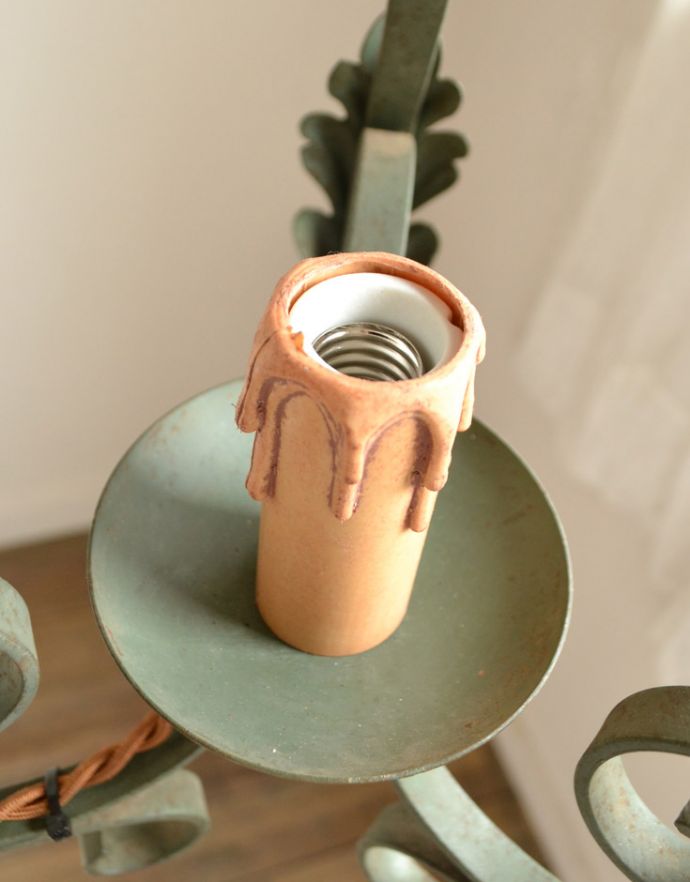 シャンデリア　照明・ライティング　大人フレンチなアンティーク照明、ペイント仕上げのフランスで見つけたランプ（Ｅ17シャンデリア球付）。しっかりオーバーホウルをしたので、ご安心下さい。(k-1607-z)