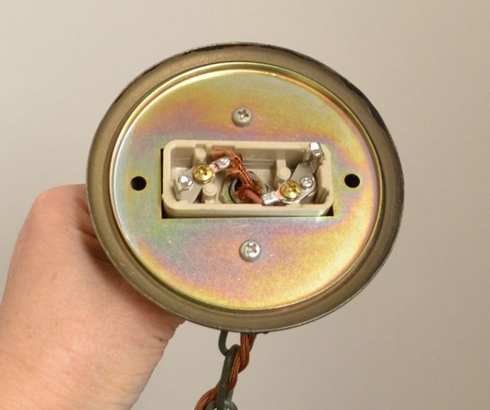 シャンデリア　照明・ライティング　大人フレンチなアンティーク照明、ペイント仕上げのフランスで見つけたランプ（Ｅ17シャンデリア球付）。引っ掛けシーリングのタイプに加工してお届けしますので、リビングやダイニングテーブルの上などお好きな場所に簡単に取り付けてみてください。(k-1607-z)