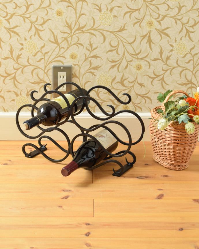 マガジンラック　アンティーク家具　イギリス見つけたお洒落なアンティークマガジンラック（ワインラック） 。マガジンラックにも、ワインボトルホルダーにもなる優れたアイテムです。(k-1608-f)