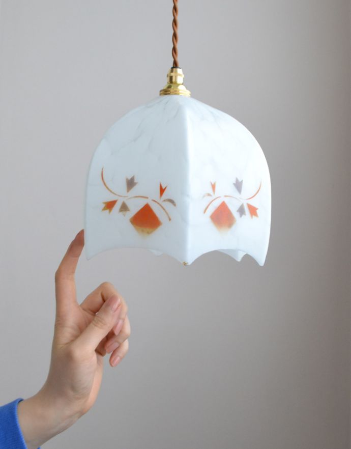 ペンダントライト 照明・ライティング しっとりと大人っぽいデザインのアンティークペンダントライト(天井付け照明)。光を通すとなんとも言えないステキな雰囲気でお部屋を照。(k-1611-z)