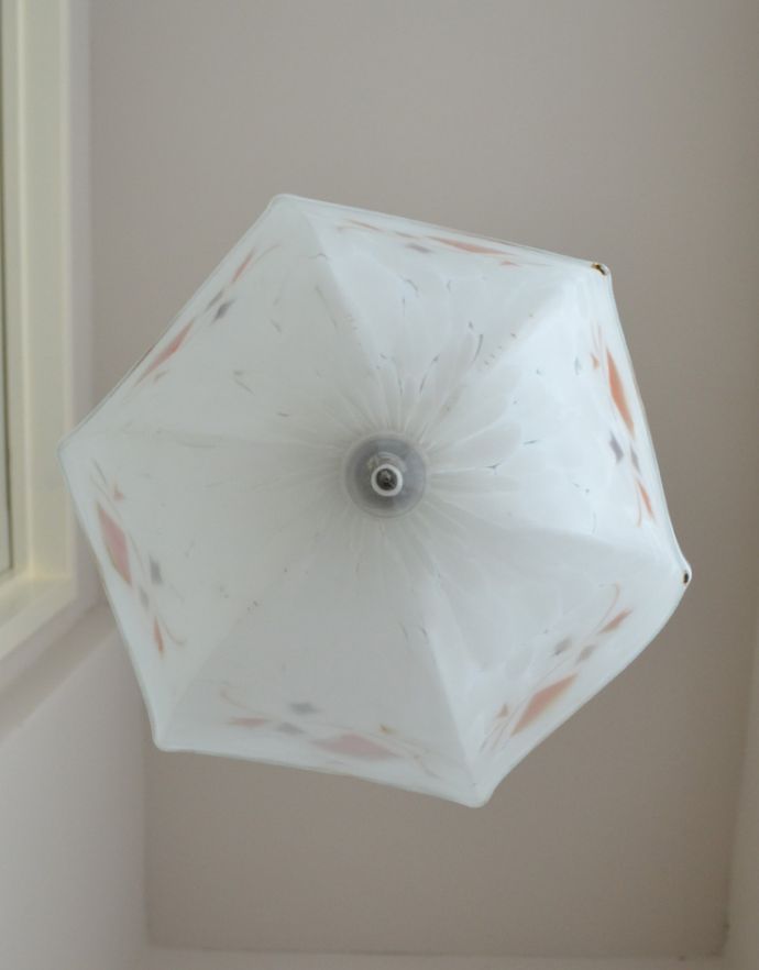 ペンダントライト 照明・ライティング しっとりと大人っぽいデザインのアンティークペンダントライト(天井付け照明)。下から見るとこんな感じです。(k-1611-z)