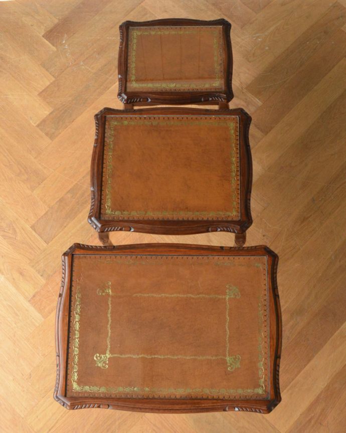 ロイドテーブル アンティーク家具 上品なアンティークの英国家具、革張り天板のネストテーブル。天板もピカピカにお直ししました。(k-1612-f)