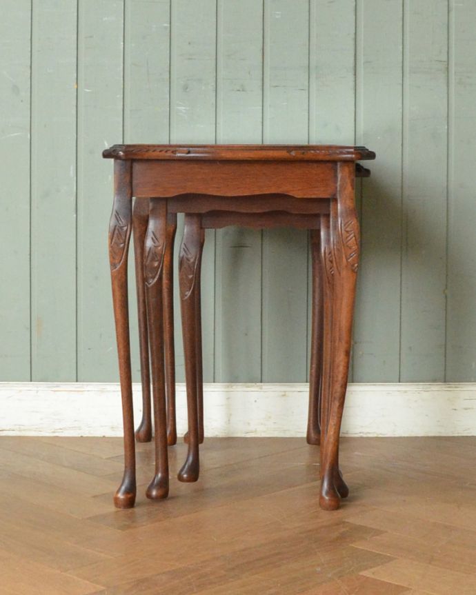 ロイドテーブル アンティーク家具 上品なアンティークの英国家具、革張り天板のネストテーブル。スッキリしまえて、便利。(k-1612-f)