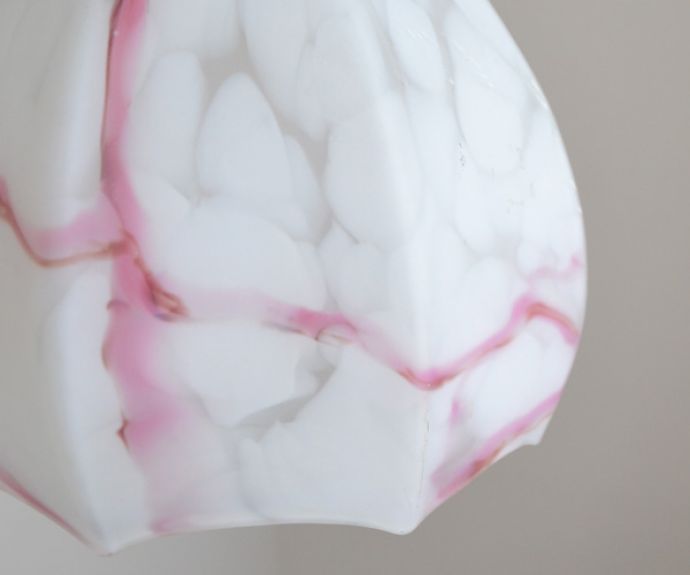 ペンダントライト　照明・ライティング　高級感のあるアンティーク照明、バルーン型のペンダントライト（コード・シャンデリア電球付き）。シェードは、アンティークのため、誤差があったり、キズ、汚れが入っている場合もあります。(k-1612-z)