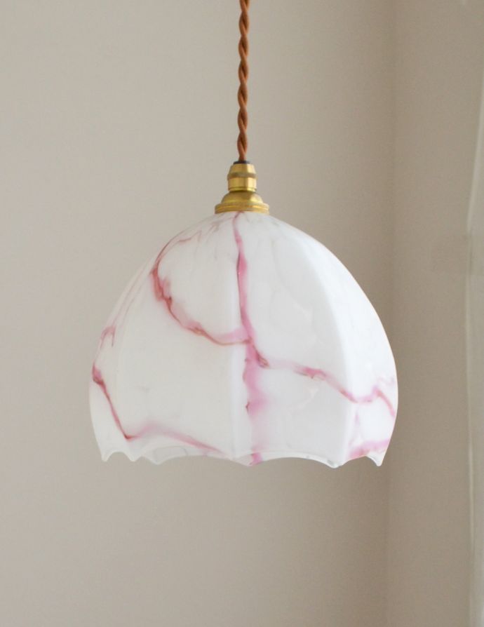 ペンダントライト　照明・ライティング　高級感のあるアンティーク照明、バルーン型のペンダントライト（コード・シャンデリア電球付き）。【 シェードのサイズ 】直径18×高さ14.5cmコードは50、80cm以外にも、ご希望の長さで加工してお届けします。(k-1612-z)