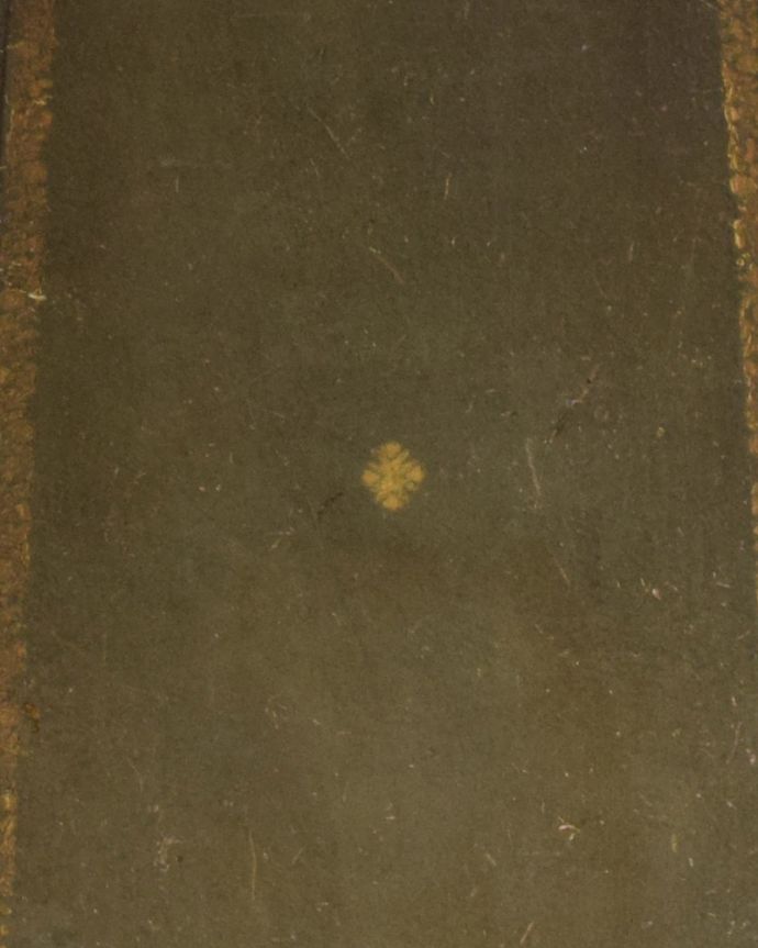 ロイドテーブル　アンティーク家具　使い勝手が良い伸張式タイプ、レザー張りのアンティークコーヒーテーブル。革張りは高級感があります。(k-1614-f)