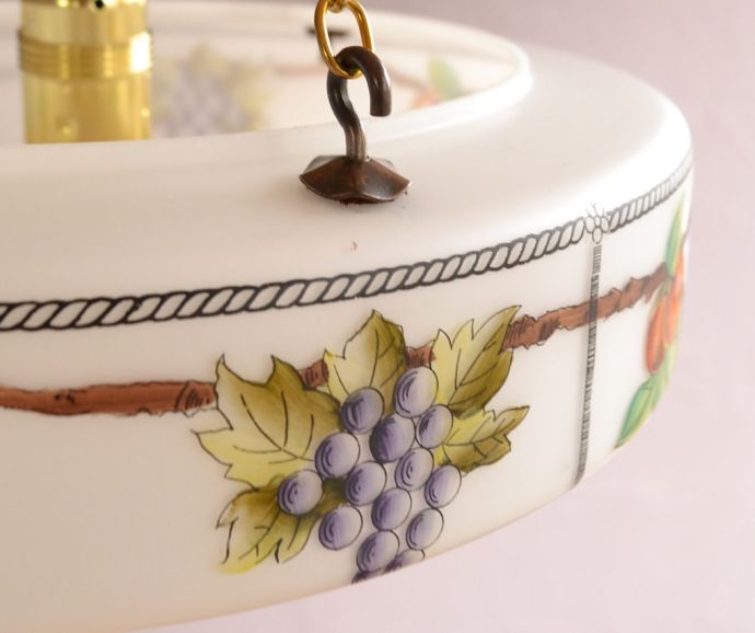 シャンデリア 照明・ライティング イギリスから届いた貴重なフルーツ模様のアンティークハンギングボウル(照明)(E26球付)。フルーツが描かれた可愛らしいデザイン。(k-1616-z)