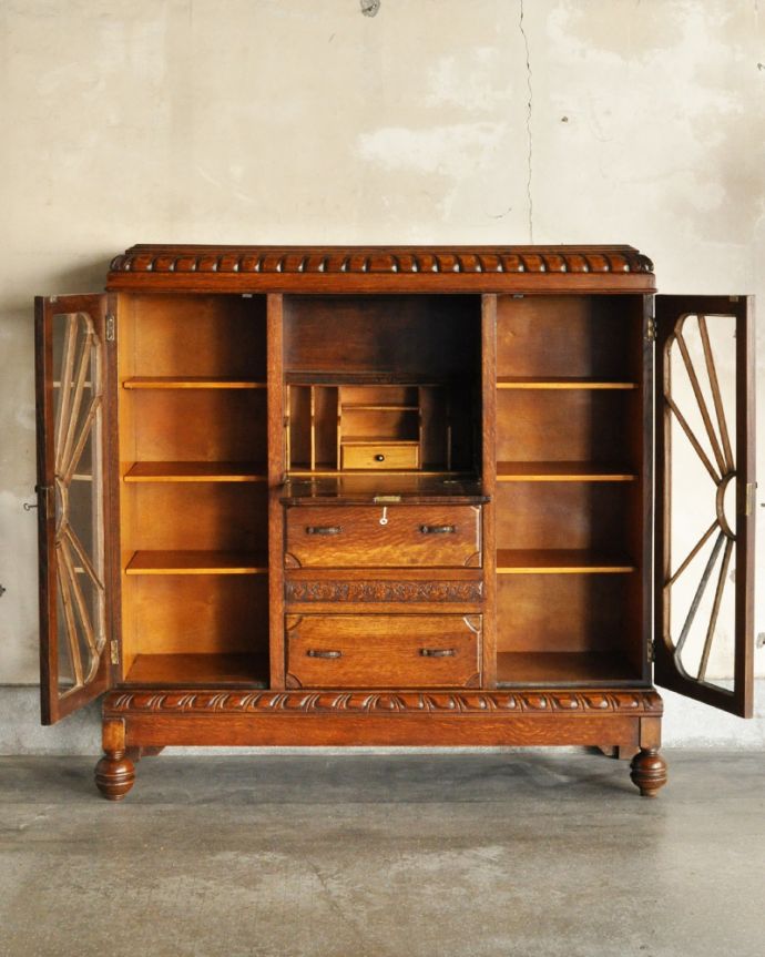 ビューロー　アンティーク家具　彫刻の美しいサイドバイサイド、イギリスのアンティーク家具。両サイドは、本棚。(k-1618-f)