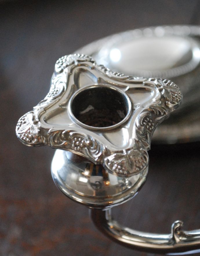 ダイニングに映えるアンティークのキャンドルスタンド（3本用）(k