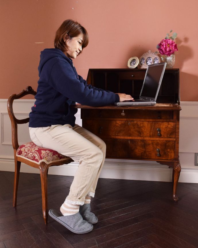 ビューロー アンティーク家具 使いやすいビューロー(デスク)、キレイなアンティーク英国家具。毎日開くたび上質な大人の気分を味わえます。(k-1624-f)