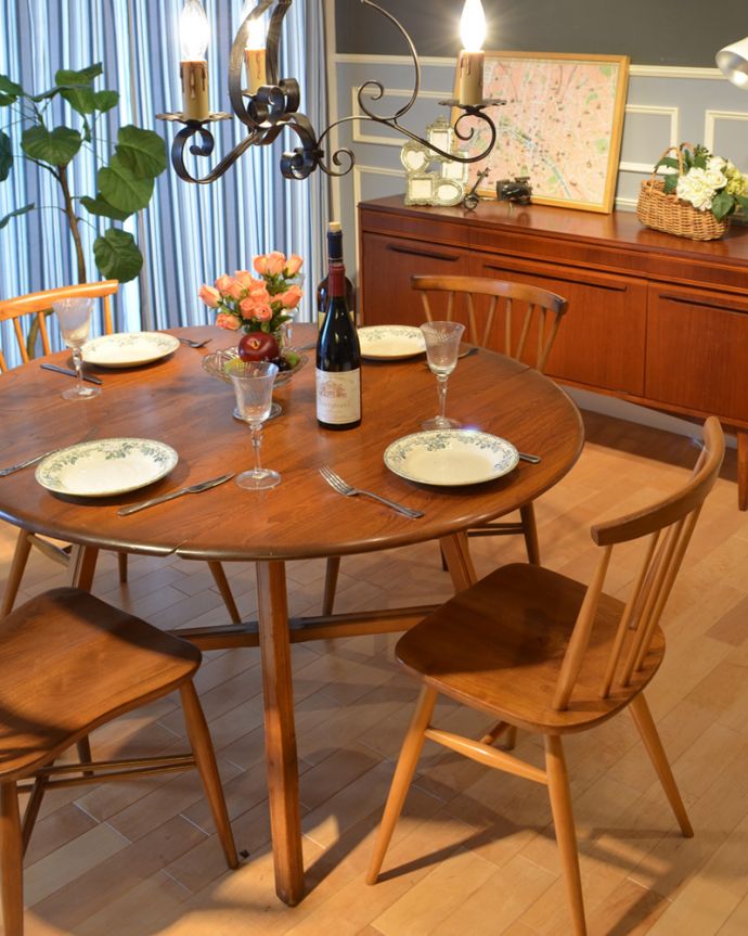 アーコールの家具 アンティーク家具 北欧の老舗メーカー、アーコールの伸張式ダイニングテーブル(ドロップリーフテーブル)。シンプルなデザインは、どんなお部屋にも似合いますアーコールらしいデザインは、どんなお部屋にもすんなり似合っちゃう。(k-1626-f)