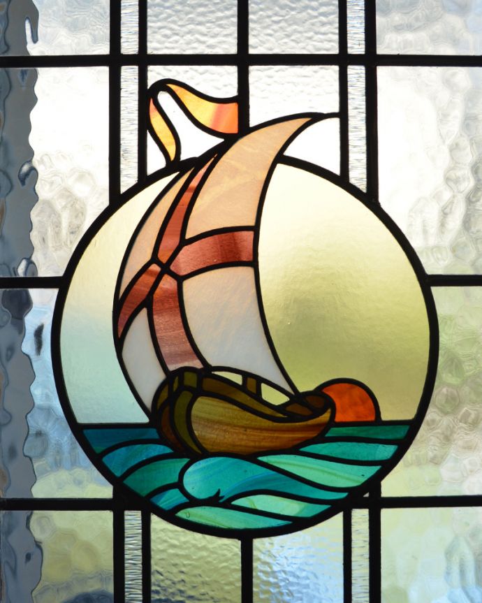 ドア・ゲート アンティーク家具 大海原を渡って日本にやってきた船のモチーフのステンドグラスが素敵なアンティークドア。華やかな色使いのステンドグラス。(k-1630-f)