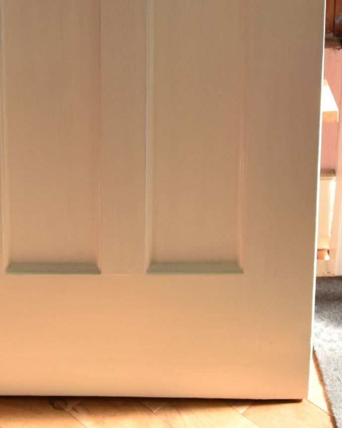 ドア・ゲート　アンティーク家具　かわいいアンティークの建具、ステンドグラスが入ったドア。装飾にもこだわりが感じれます。(k-1631-f)