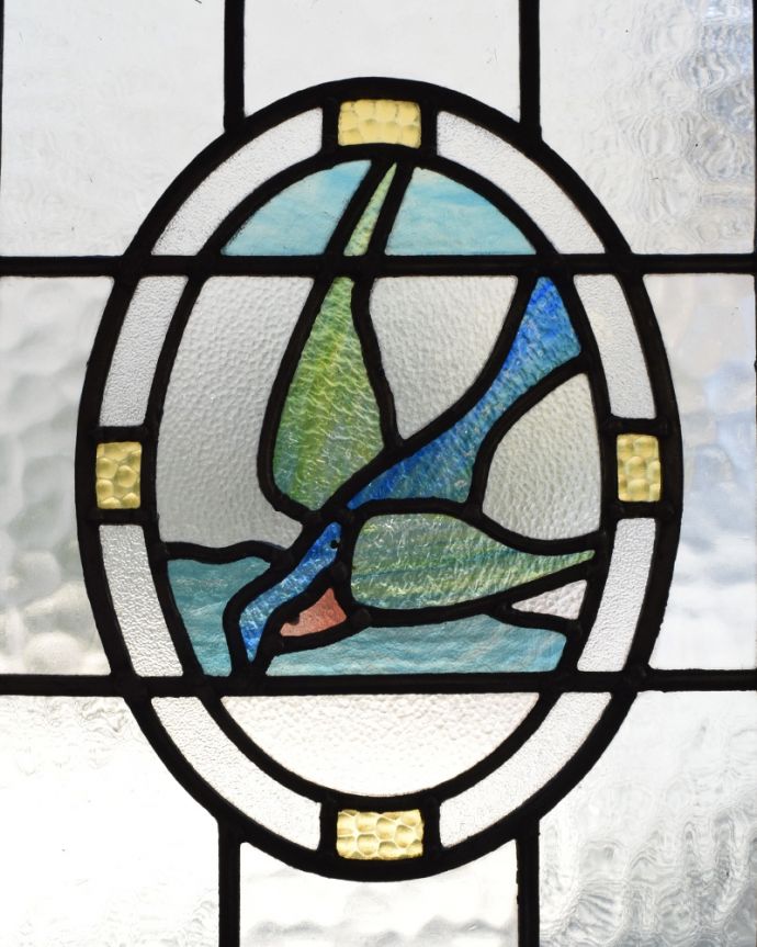 ドア・ゲート アンティーク家具 オシャレなアンティーク建具、ステンドグラス入りのペイントドア。凹凸のあるガラスが使われているので、ガラスの向こう側が見えくいようになっています。(k-1632-f)