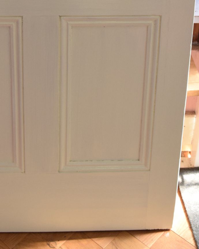 ドア・ゲート アンティーク家具 オシャレなアンティーク建具、ステンドグラス入りのペイントドア。装飾にもこだわりが感じれます。(k-1632-f)