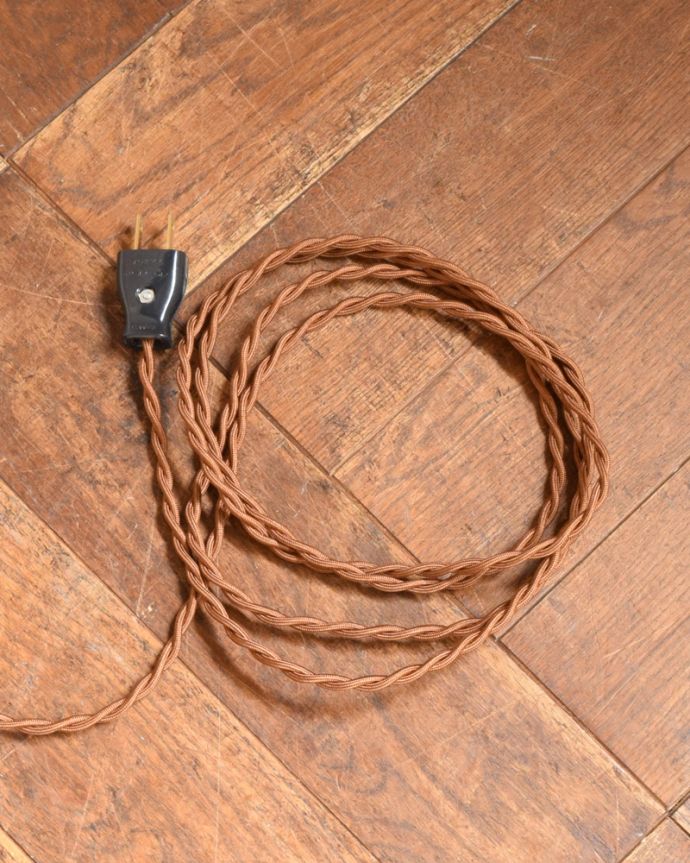 スタンドライト 照明・ライティング 高級なマホガニー材を使用したアンティーク照明、布シェードのフロアランプ(B22シャンデリア球付)。スタンドは、木製です。(k-1634-f)