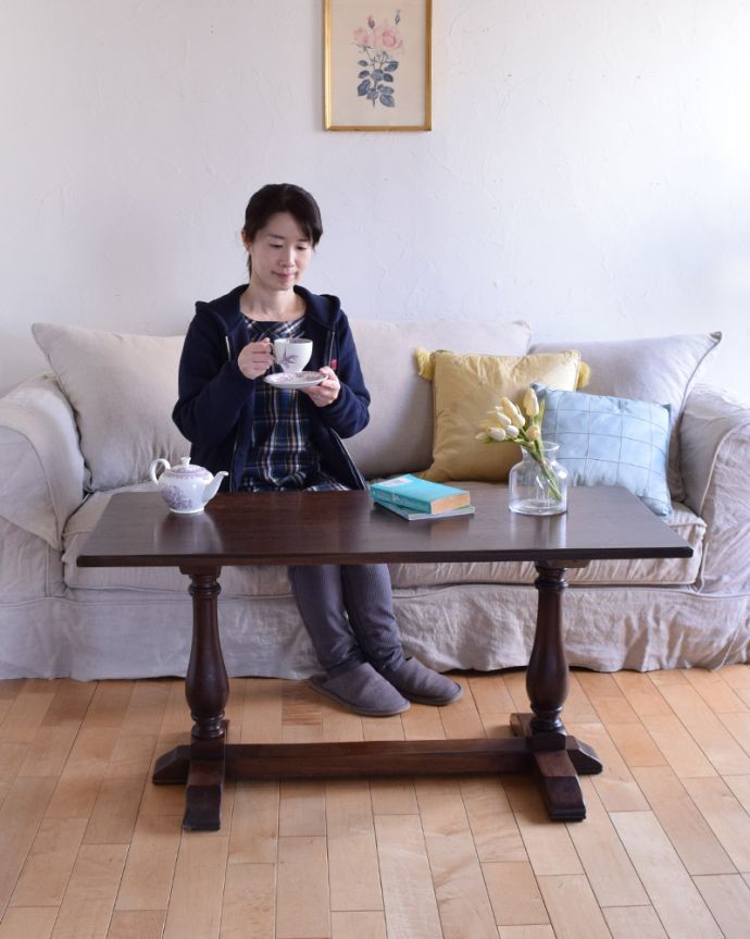 ロイドテーブル アンティーク家具 ゆったりサイズのコーヒーテーブル、2本脚のアンティーク家具。海外らしい大き目のサイズは、リビングの真ん中におススメ。(k-1641-f)