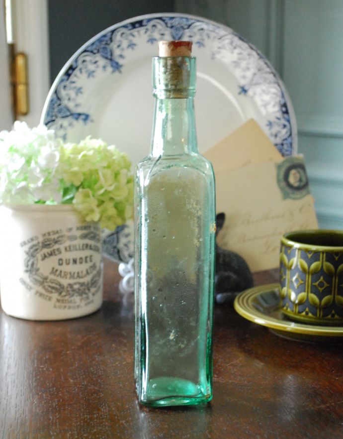 英国クラシックスタイル アンティーク雑貨 イギリスのアンティークボトル CARTONS HP SAUCE(HPソース)。長年使われてきたボトルはとっても味わい深い一品です。(k-1642-z)