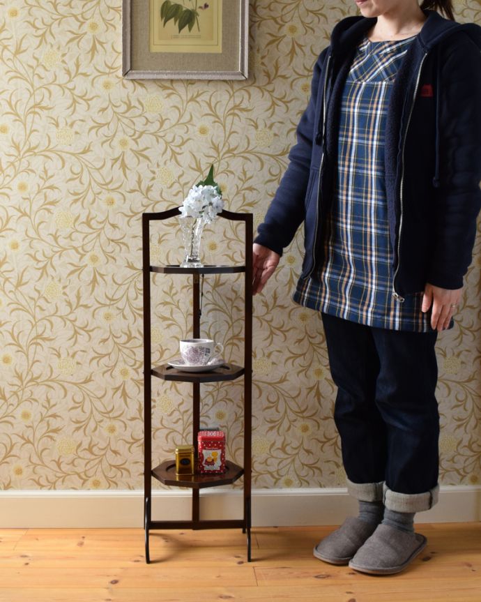 プランツスタンド・ケーキスタンド アンティーク家具 憧れのアフタヌーンティーをお家で楽しめる、アンティークケーキスタンド。ティータイムでの必需品、木製のケーキスタンドです。(k-1644-f)