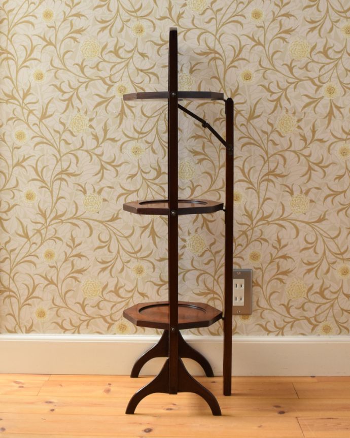 プランツスタンド・ケーキスタンド アンティーク家具 憧れのアフタヌーンティーをお家で楽しめる、アンティークケーキスタンド。植物を乗せたり、アクセサリー置き場として使ったり、いろんな使い方が出来ます。(k-1644-f)