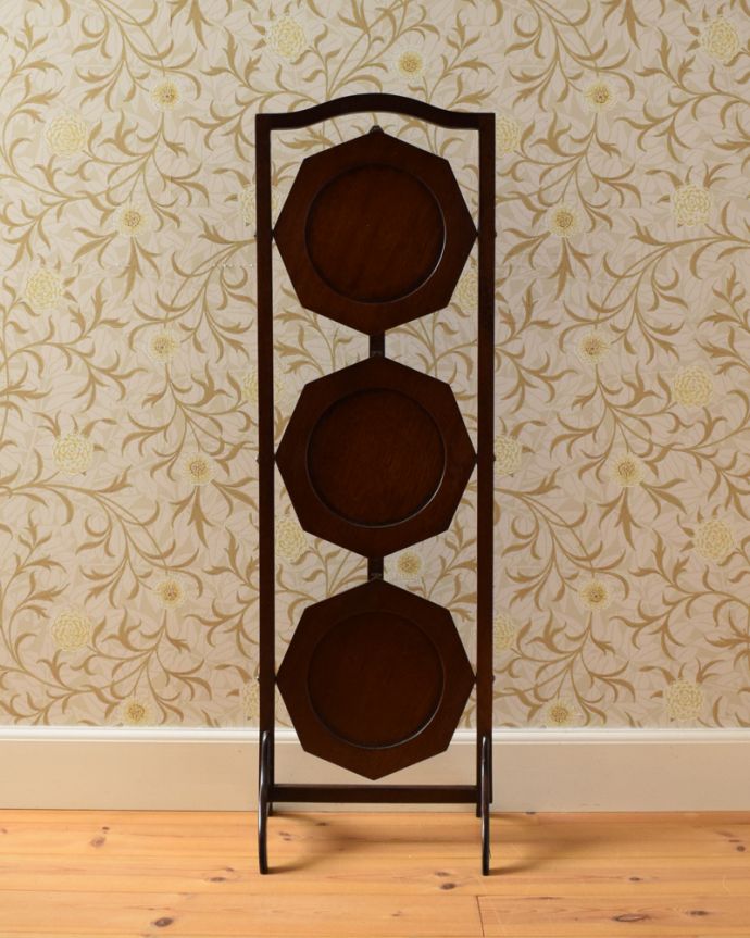 プランツスタンド・ケーキスタンド アンティーク家具 憧れのアフタヌーンティーをお家で楽しめる、アンティークケーキスタンド。折りたたむとこんな感じになります。(k-1644-f)