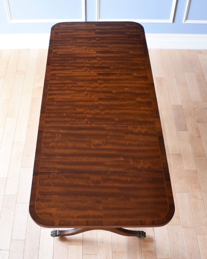 アンティークのテーブル　アンティーク家具　色々な使い方ができる伸張式テーブル、アンティークバタフライテーブル。広い天板は作業がしやすくて重宝しますよ！きちんとお直ししているので、天板もキレイな状態です。(k-1646-f)